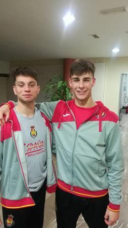 El seleccionador nacional reciente Campeón de Europa Jordi Ribera con nuestros quinteños en la selección juvenil