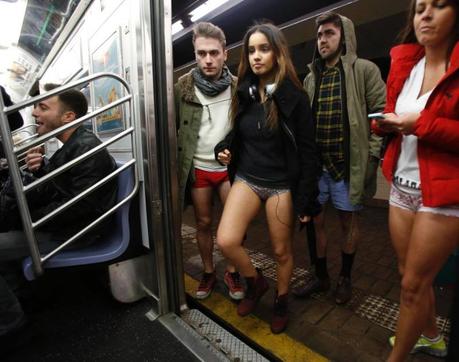 NO PANTS SUBWAY RIDE: Enseñando chicha con mucho humor