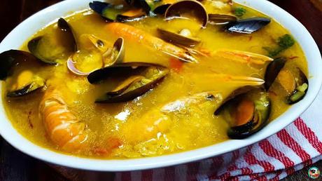 Sopa de ajos y pan Sopa de ajos y pan