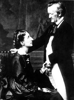 Wagner y su mujer Cossima, cogidos de la mano.