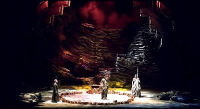 Puesta en escena de una obra wagneriana. Puesta en escena de una obra wagneriana.