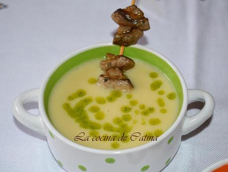 Crema de patatas con salteado de setas y aceite de cebollino. Crema de patatas con salteado de setas y aceite de cebollino.