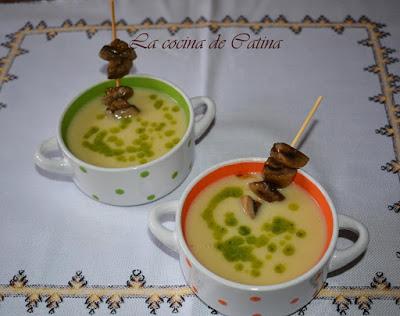 Crema de patatas con salteado de setas y aceite de cebollino. Crema de patatas con salteado de setas y aceite de cebollino.