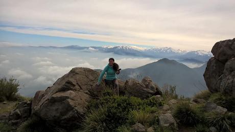 La imagen puede contener: una o varias personas, montaña, cielo, nubes, naturaleza y exterior