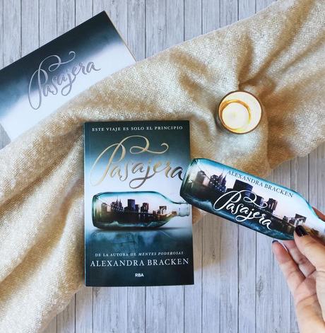 Reseña: PASAJERA - Alexandra Bracken Reseña: PASAJERA - Alexandra Bracken
