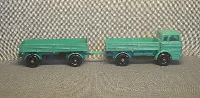 Camión y acoplado de Matchbox Camión y acoplado de Matchbox