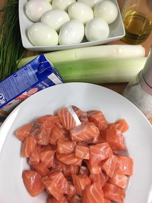 Huevos Rellenos De Salmón Y Puerro Con Bechamel