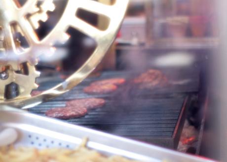 Una de las mejores hamburguesas de Madrid está en Santo Pecado...¡palabrita! Una de las mejores hamburguesas de Madrid está en Santo Pecado...¡palabrita!