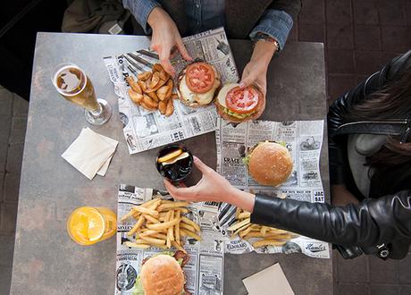 Una de las mejores hamburguesas de Madrid está en Santo Pecado...¡palabrita! Una de las mejores hamburguesas de Madrid está en Santo Pecado...¡palabrita!