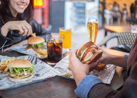 Una de las mejores hamburguesas de Madrid está en Santo Pecado...¡palabrita! Una de las mejores hamburguesas de Madrid está en Santo Pecado...¡palabrita!