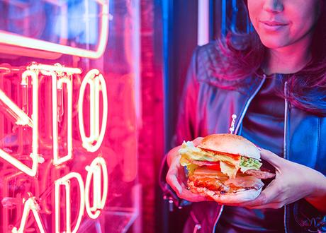 Una de las mejores hamburguesas de Madrid está en Santo Pecado...¡palabrita! Una de las mejores hamburguesas de Madrid está en Santo Pecado...¡palabrita!