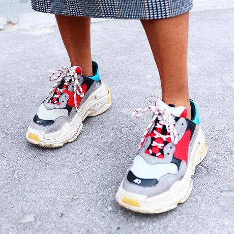 Deportivas en la ciudad: ¿de diseño minimal o de diseño maxi?