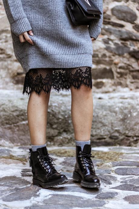 WOOL DRESS WITH LACE