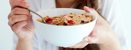 Comer fibra para un vientre plano