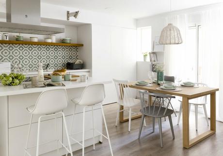 Un apartamento con una decoración natural y fresca Un apartamento con una decoración natural y fresca