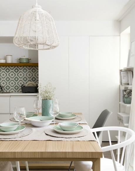 Un apartamento con una decoración natural y fresca Un apartamento con una decoración natural y fresca