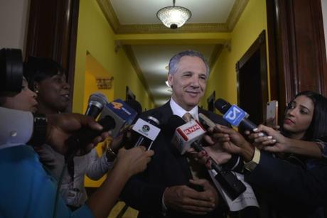 Peralta: Danilo emitiría este lunes decretos de cambios de funcionarios