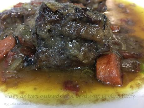 RABO DE TORO ESTOFADO CON VINO TINTO Y VERDURA. RECETA EN CROCK POT O OLLA DE COCCION LENTA