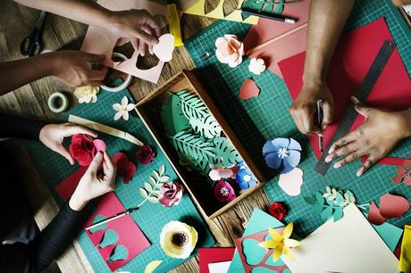 Collage con niños: materiales para una actividad estilo Reggio Emilia