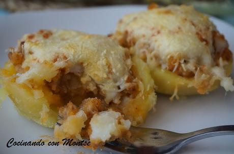 Patatas rellenas de carne picada y queso