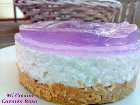 TARTA DE QUESO CON CARAMELOS DE VIOLETAS TARTA DE QUESO CON CARAMELOS DE VIOLETAS