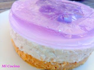 TARTA DE QUESO CON CARAMELOS DE VIOLETAS TARTA DE QUESO CON CARAMELOS DE VIOLETAS