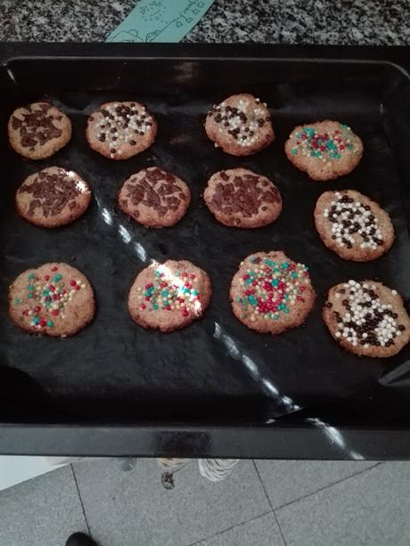 GALLETAS DE AVENA CON MANZANA Y DATILES GALLETAS DE AVENA CON MANZANA Y DATILES