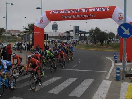 La vuelta ciclista a Andalucía visitó el sábado Dos Hermanas