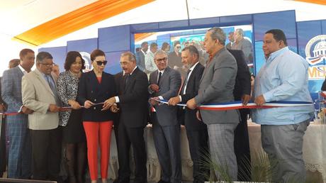 Danilo inaugura carretera Azua-Padre Las Casas-Guayabal y un puente.