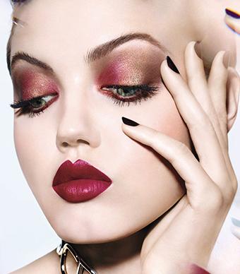 La definición sólo se consigue con pinceles, sí! Maquillaje campaña Dior Especial Maquillaje: Los 5 pinceles que más usarás. Que no te engañen.