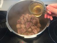 GUISO DE MAGRO DE CERDO Y ALCACHOFAS