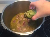 GUISO DE MAGRO DE CERDO Y ALCACHOFAS
