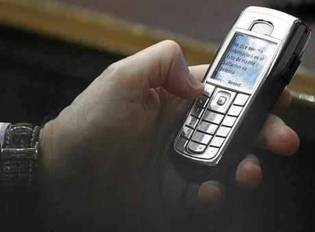 [A VUELAPLUMA] La dictadura de los SMS