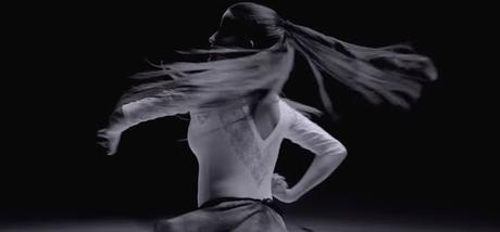 Hipnótica exhibición de patinaje artístico de la olímpica Sonia Lafuente en el nuevo videoclip de IZAL: Pausa