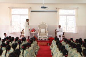 Visita Divina - Sri Sathya Sai Prashantiniketanam, Nallakadirenahalli - 17 De Febrero De 2018