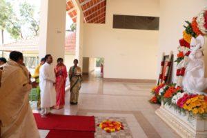 Visita Divina - Sri Sathya Sai Prashantiniketanam, Nallakadirenahalli - 17 De Febrero De 2018