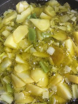 Tortilla De Patatas Con Cebolla Y Pimiento Verde Tortilla De Patatas Con Cebolla Y Pimiento Verde