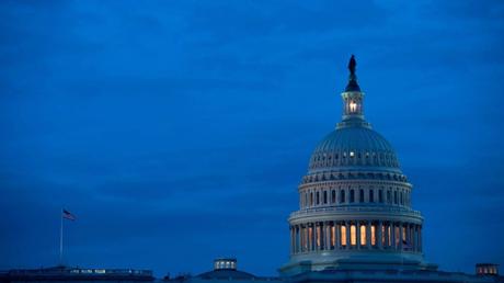 El Congreso publica memorando de los Demócratas defendiendo la vigilancia del FBI de ex asistente de campaña de Trum