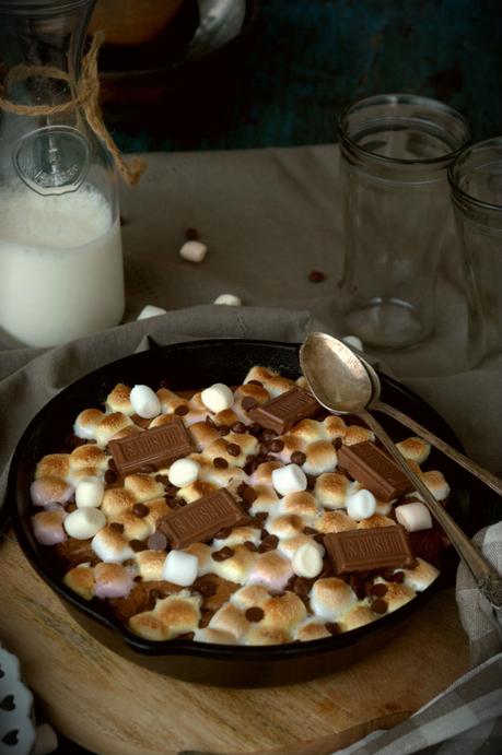 Galleta en sartén con chispas de chocolate y nubes #Asaltablogs