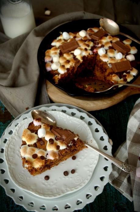 Galleta en sartén con chispas de chocolate y nubes #Asaltablogs Galleta en sartén con chispas de chocolate y nubes #Asaltablogs