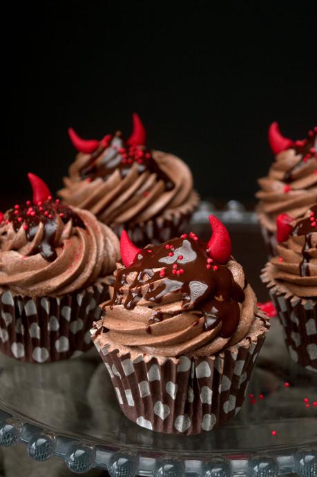 Devil's Food Cupcakes, versión 2.0 para un diablo con tres pelos