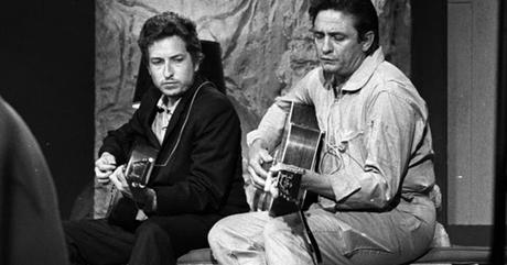 LA FIGURA DEL PRÓFUGO DE LA JUSTICIA A TRAVÉS DEL ROCK  Cuando la ley te persigue, a veces huyes, especialmente si van a pedirte unas explicaciones que no vas a poder dar. Esa figura del prófugo de la justicia, que parece haberse puesto de moda en Espa...