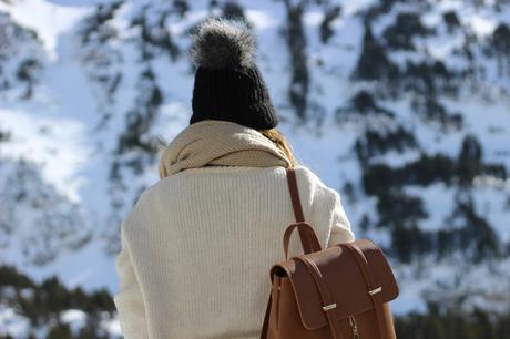 outfit de invierno con botas UGG marrones