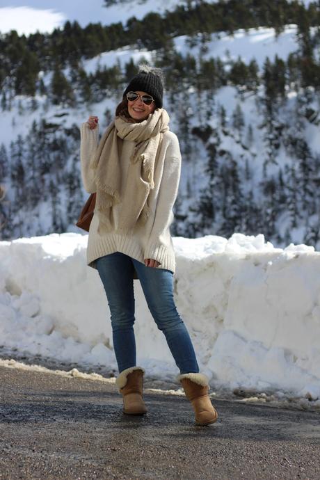 outfit de invierno con botas UGG marrones