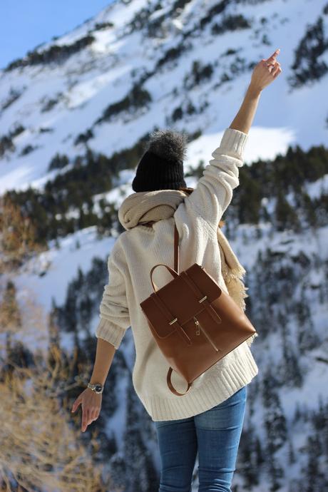 outfit de invierno con botas UGG marrones