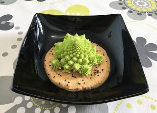 Romanesco con salsa romescu