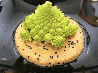 Romanesco con salsa romescu