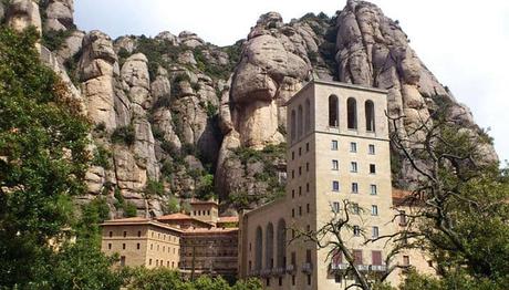 9 Magníficos Lugares Que Ver En Montserrat