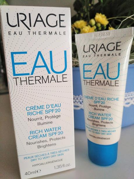 Bruma de agua, crema de agua rica y mascarilla de noche de EAU THERMALE DE URIAGE.