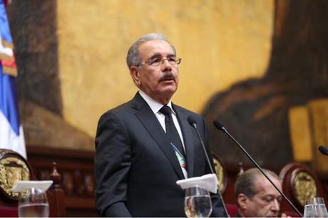 Danilo Medina anuncia plan de mayor control fronterizo con cámaras, drones y más militares.